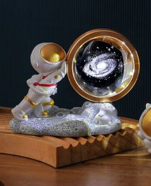 3D Creative Astronaut Crystal Ball Led Night Light